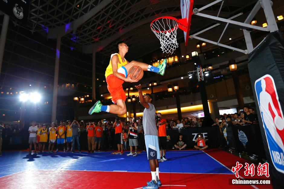 随着他的不 随着他的不