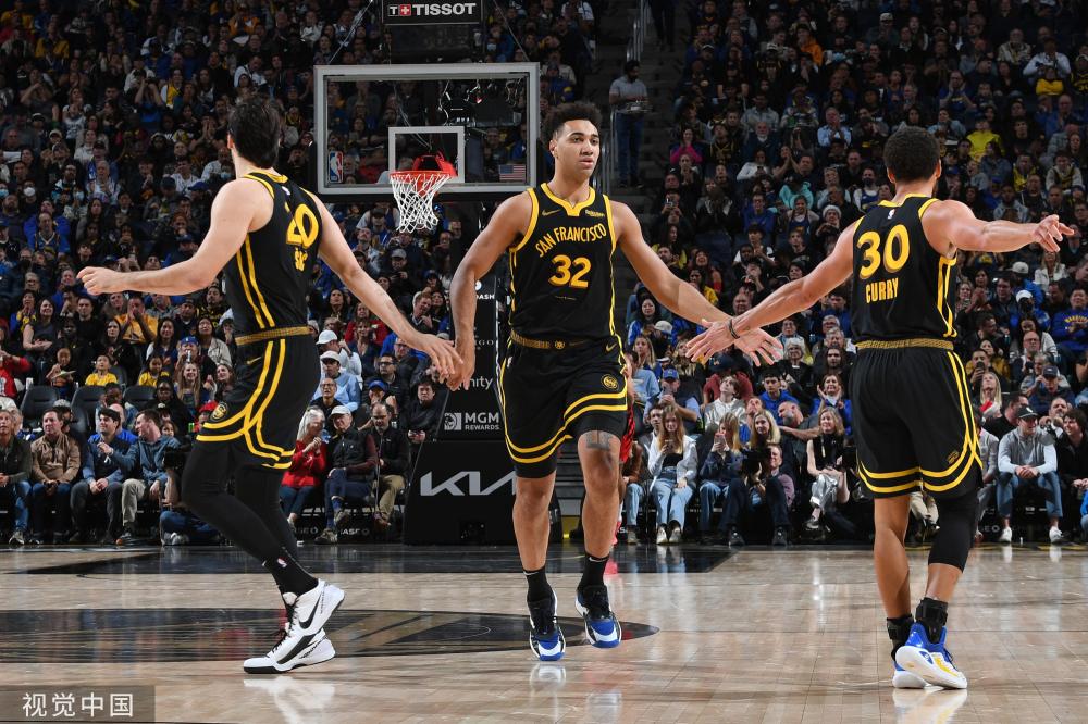 通过频繁的 通过频繁的