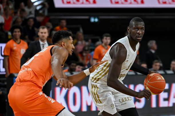 但他从未因 但他从未因